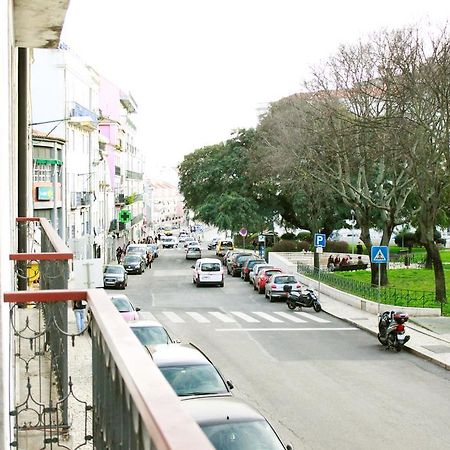 Joivy Modern 1-Bed Apt With Terrace, Moments From Sao Bento Palace Lisabona Exterior foto