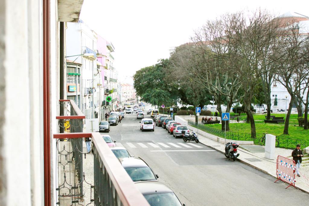 Joivy Modern 1-Bed Apt With Terrace, Moments From Sao Bento Palace Lisabona Exterior foto