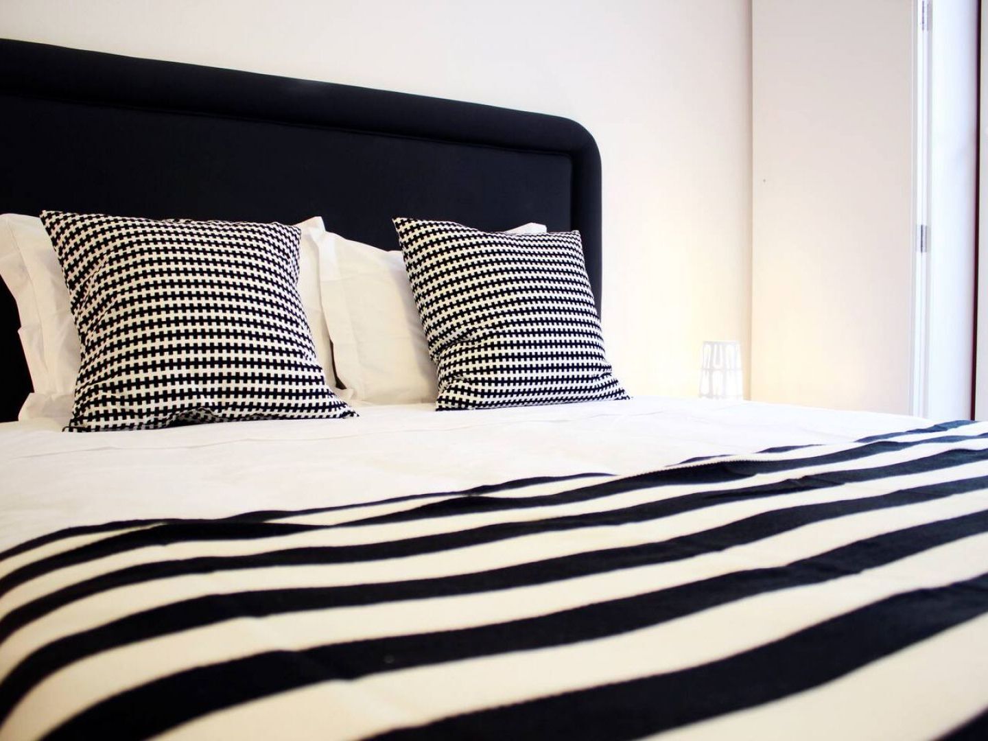 Joivy Modern 1-Bed Apt With Terrace, Moments From Sao Bento Palace Lisabona Exterior foto